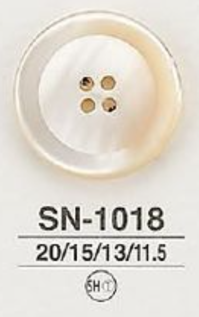 SN1018 由尖尾螺制成，正面有 4 个孔，有光泽的纽扣 爱丽丝纽扣