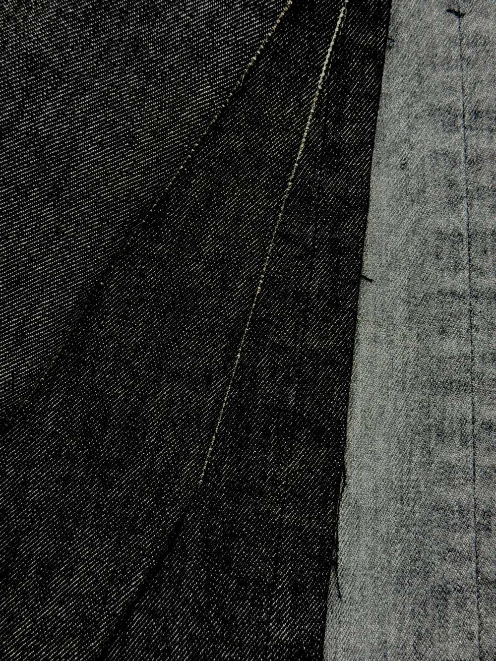 这款“超弹力牛仔布”兼具牛仔布的经典外观和令人难以置信的弹性。