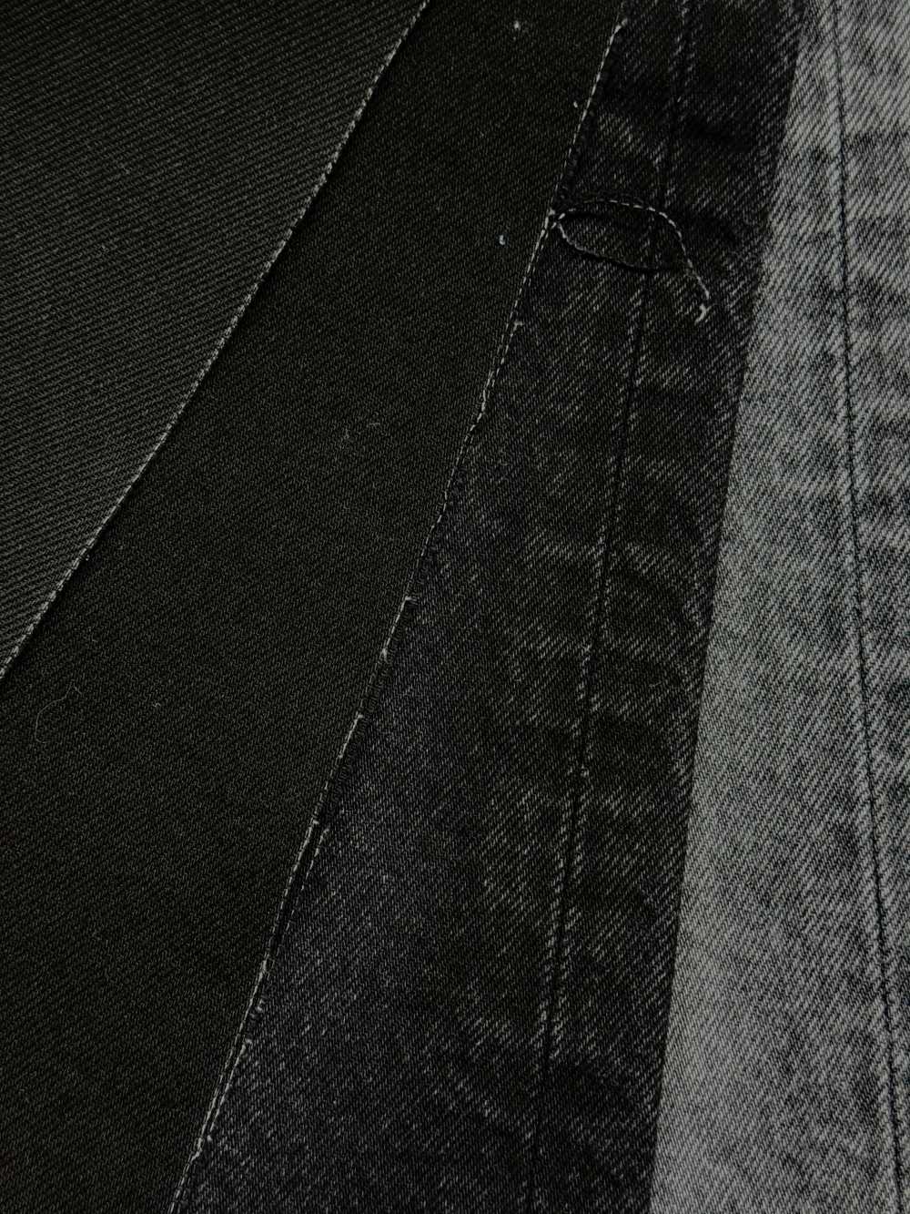 这是 Kaihara 的一款畅销产品，其特点是美丽的斜纹织法，让人联想起复古的物品。